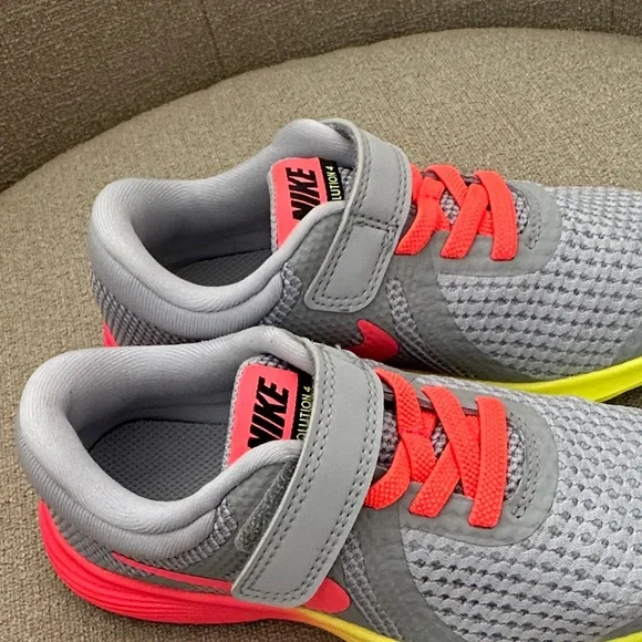 Nike Kids Gray and Neon Pink Sneakers size 11C - Picture 4 of 6